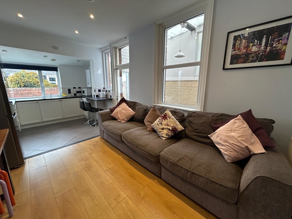 5 bed link detached house to rent in Danes Road, Exeter, EX4
