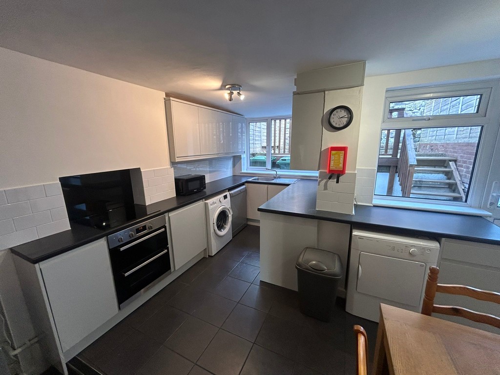 5 bed terraced house for sale in Well Street, Devon 5