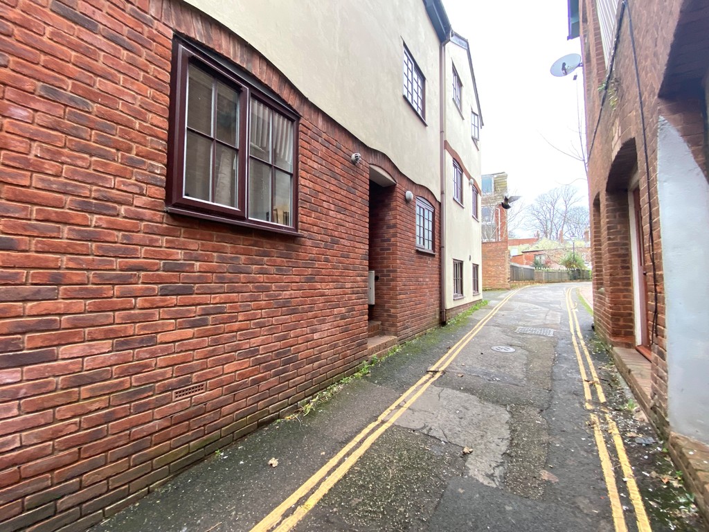 3 bed town house to rent in Friernhay Court, Exeter  - Property Image 1