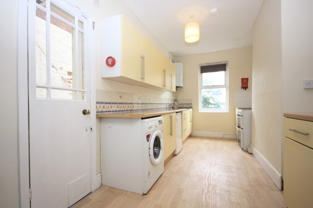 3 bed terraced house to rent in Regents Park, Heavitree  - Property Image 2