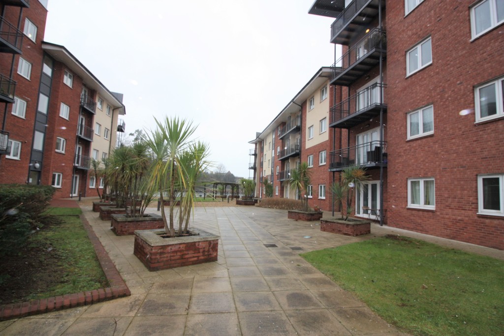 2 bed apartment to rent in Constantine House, New North Road