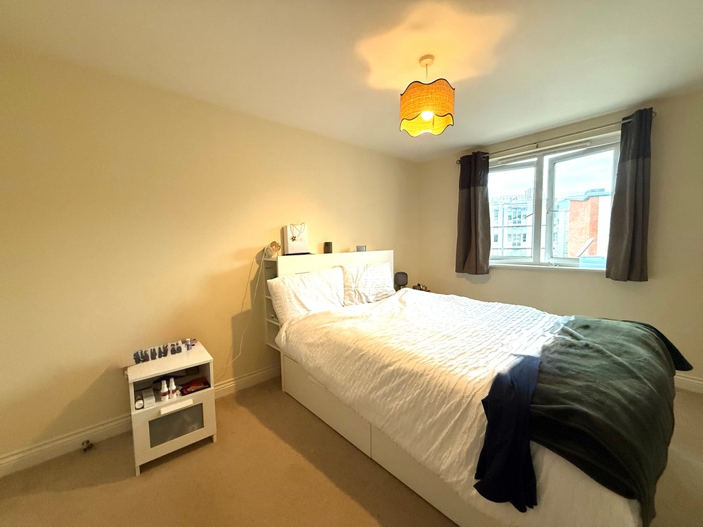 2 bed apartment to rent in Constantine House, New North Road  - Property Image 5