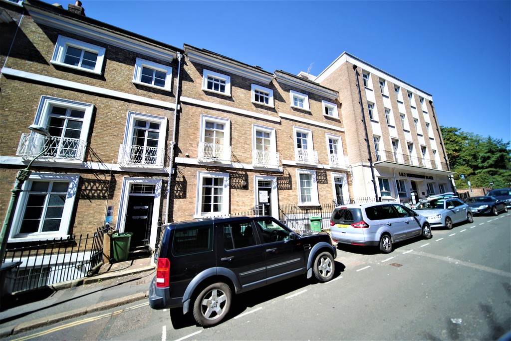 2 bed apartment to rent in Northernhay Place, Exeter, EX4