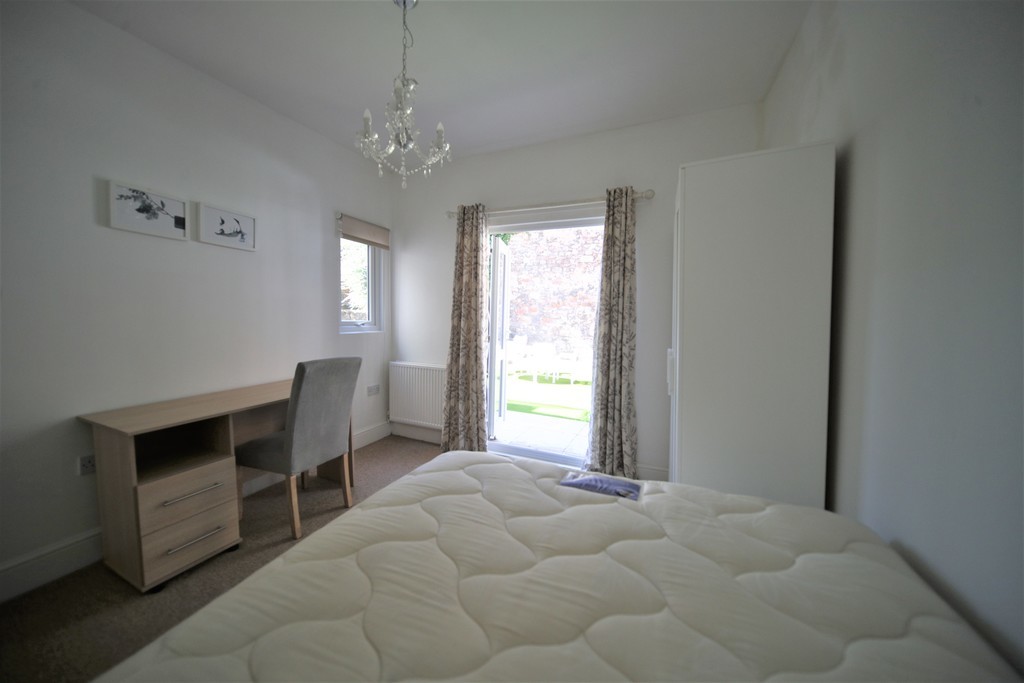 2 bed apartment to rent in Northernhay Place, Exeter, EX4 5