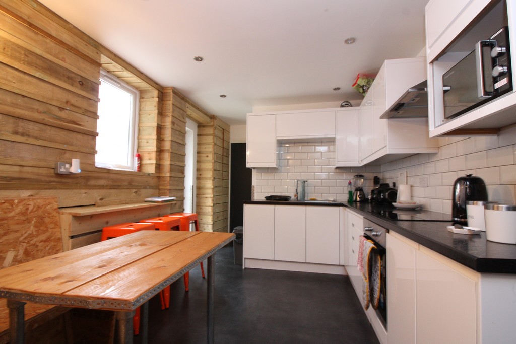 5 bed house share to rent in Alphington Road, Exeter  - Property Image 4