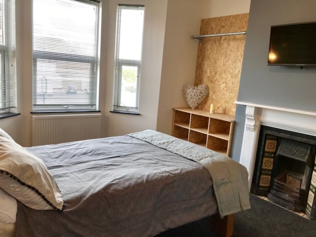 5 bed house share to rent in Alphington Road, Exeter  - Property Image 2