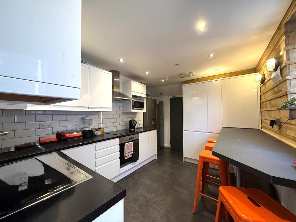 5 bed house share to rent in ROOM LETS, Alphington Road - Property Image 1