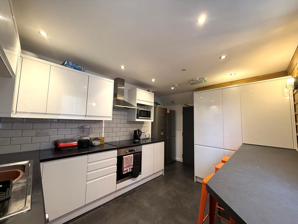 5 bed house share to rent in ROOM LETS, Alphington Road  - Property Image 3