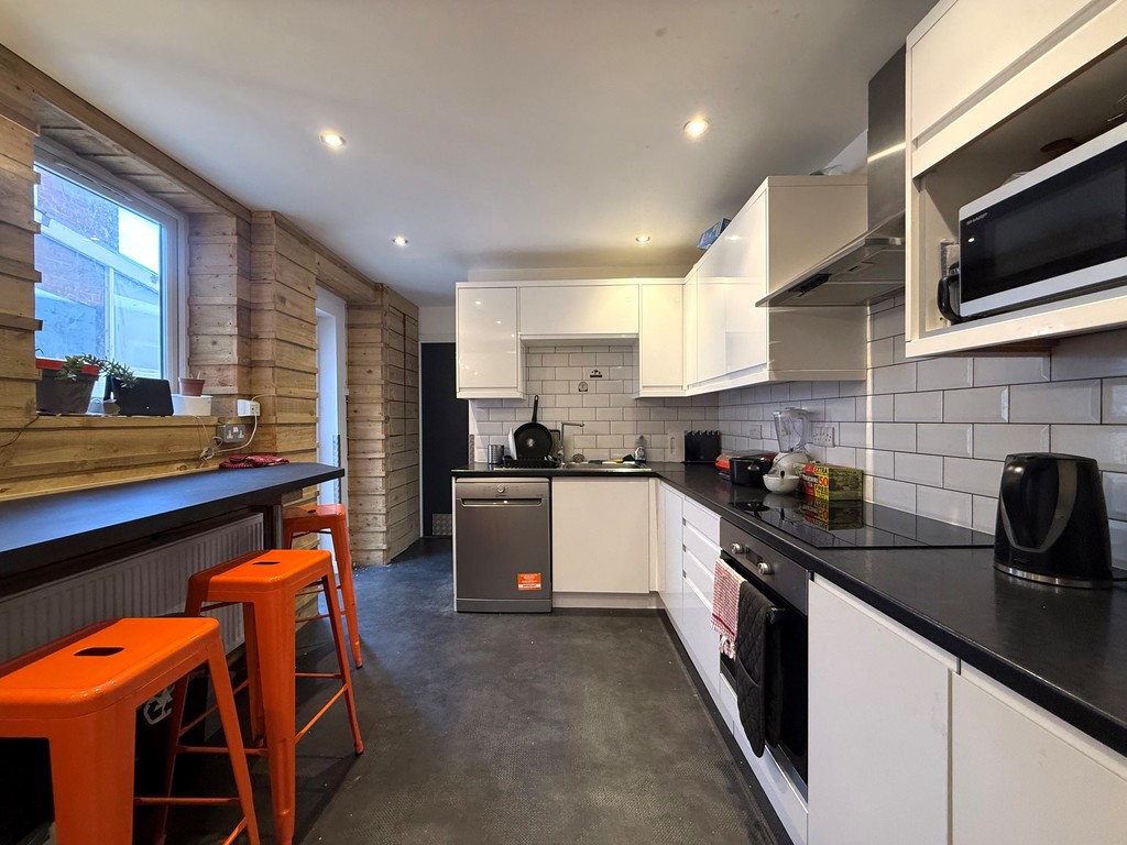 6 bed house share to rent in ROOM LETS, Alphington Road 1