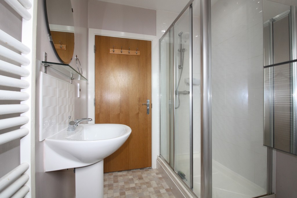 2 bed flat to rent in Russell Walk, Exeter 3