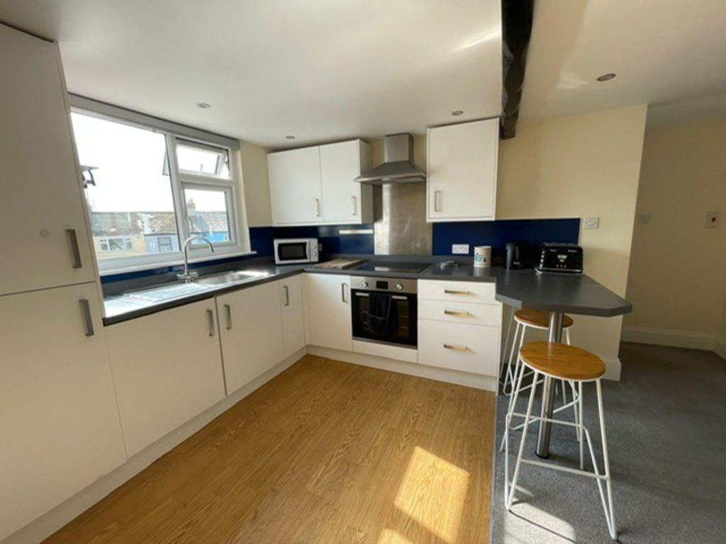 2 bed apartment to rent in Northumberland Place, Teignmouth, TQ14