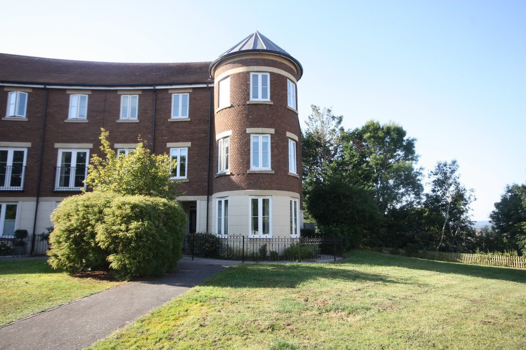 SUPERBLY refurbished 2nd floor Apartment with turret style living/dining room. Located in popular St Leonards just minutes from the Royal Devon and Exeter Hospital and easy access to the City Centre. Newly fitted bathroom and kitchen, 2 bedrooms and super open plan living dining with lovely views over the countryside beyond.  This Apartment has the benefit of a Garage and there is resident parking as well as well tended communal gardens.  Gas Central Heating and Double Glazing. VIEW SOON to avoid disappointment.