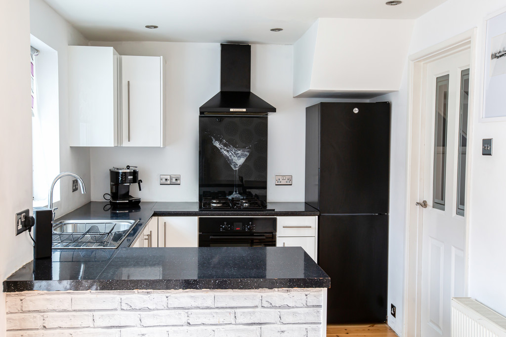 2 bed semi-detached house to rent in Harrington Gardens, Pinhoe, Exeter  - Property Image 3