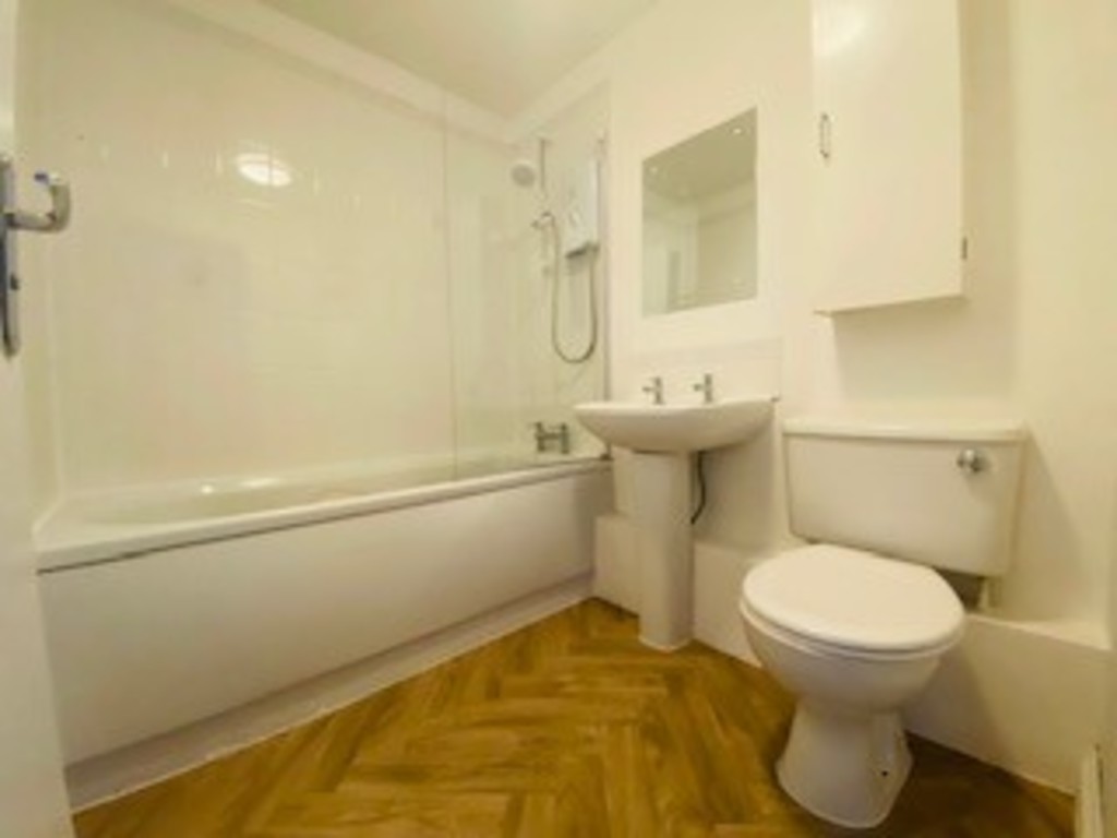 2 bed apartment to rent in River Meadows, Water Lane  - Property Image 6