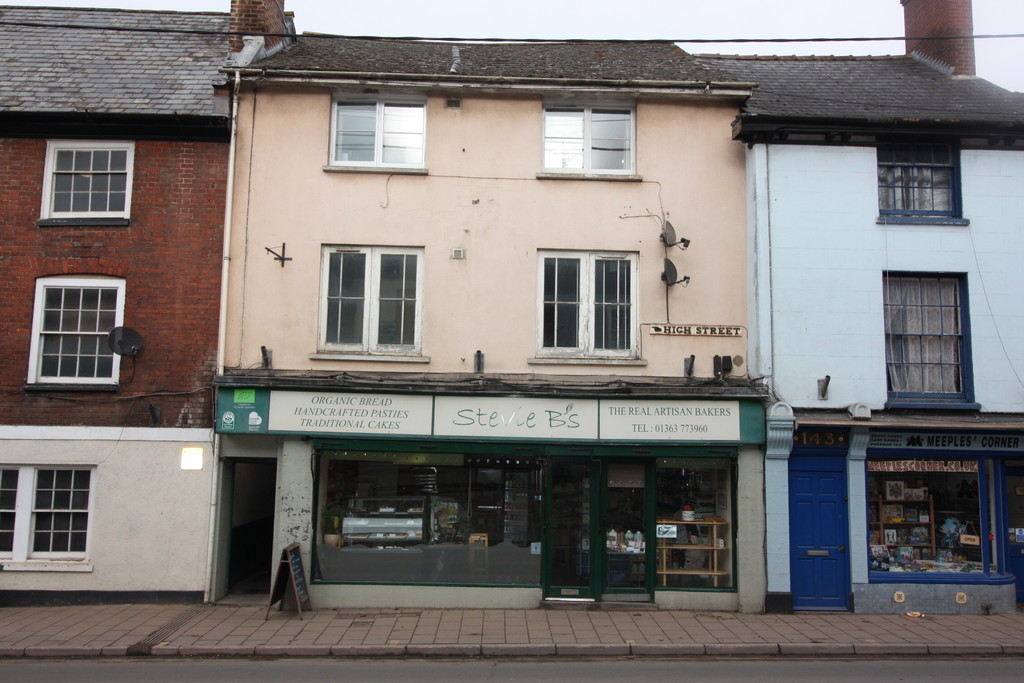 2 bed apartment to rent in High Street, Crediton  - Property Image 1