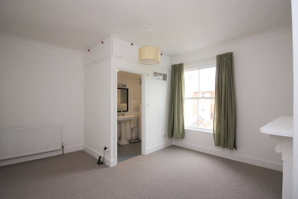 4 bed semi-detached house to rent in South Avenue, Exeter, EX1 9