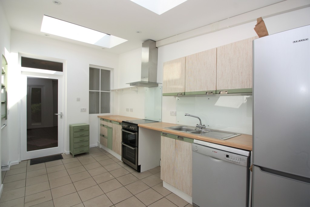 4 bed semi-detached house to rent in South Avenue, Exeter, EX1 6