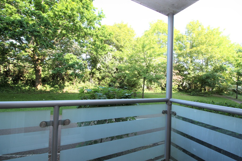 2 bed apartment to rent in Heraldry Walk  - Property Image 4
