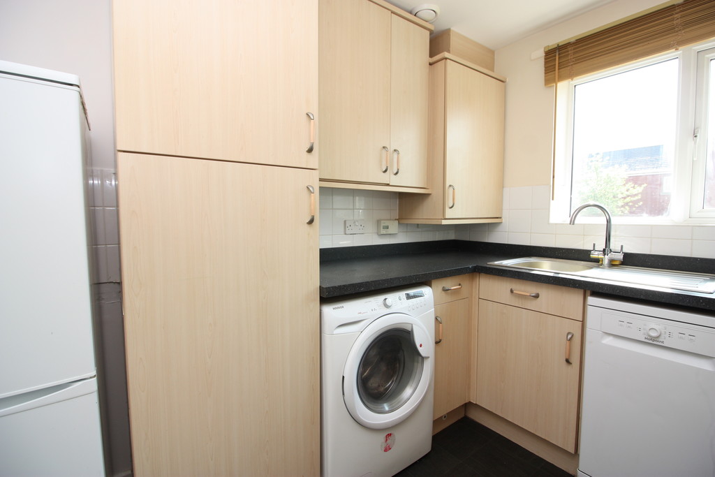 2 bed apartment to rent in Heraldry Walk  - Property Image 9