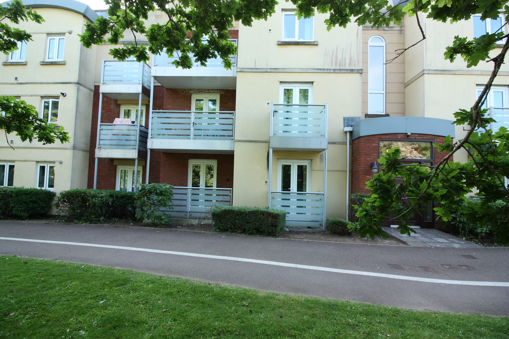 2 bed apartment to rent in Heraldry Walk  - Property Image 2