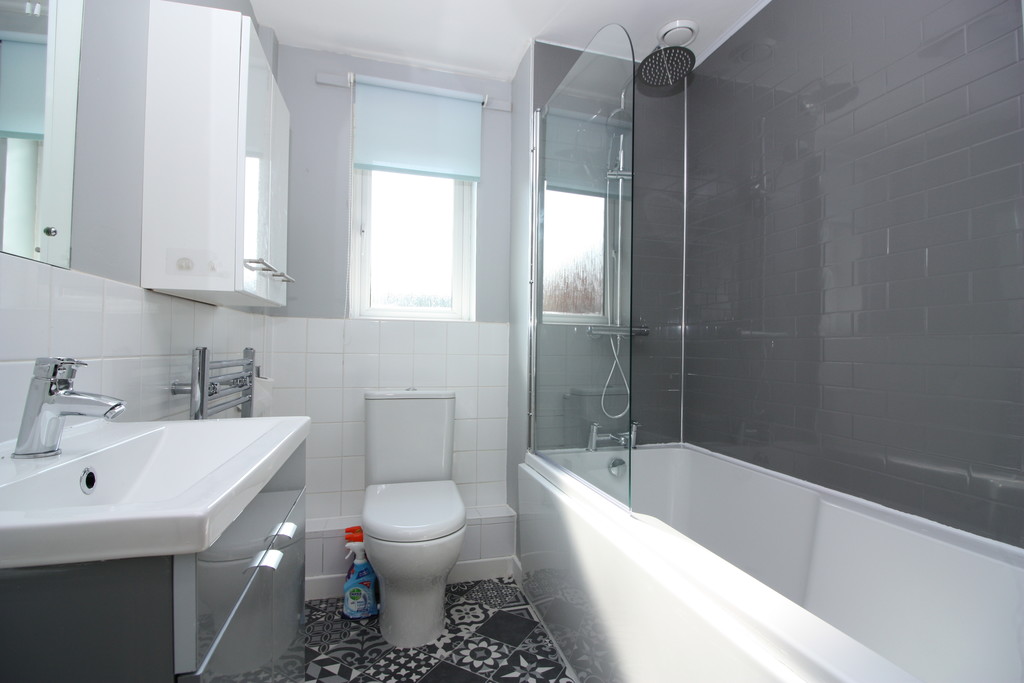 2 bed apartment to rent in Heraldry Walk  - Property Image 5