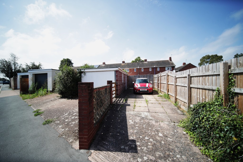 3 bed terraced house for sale in Thornpark Rise, Exeter  - Property Image 2