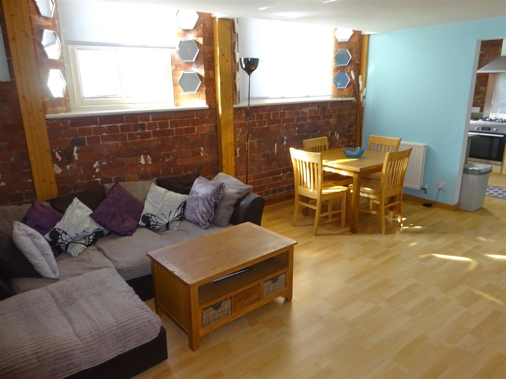 2 bed apartment to rent in Art House  - Property Image 2