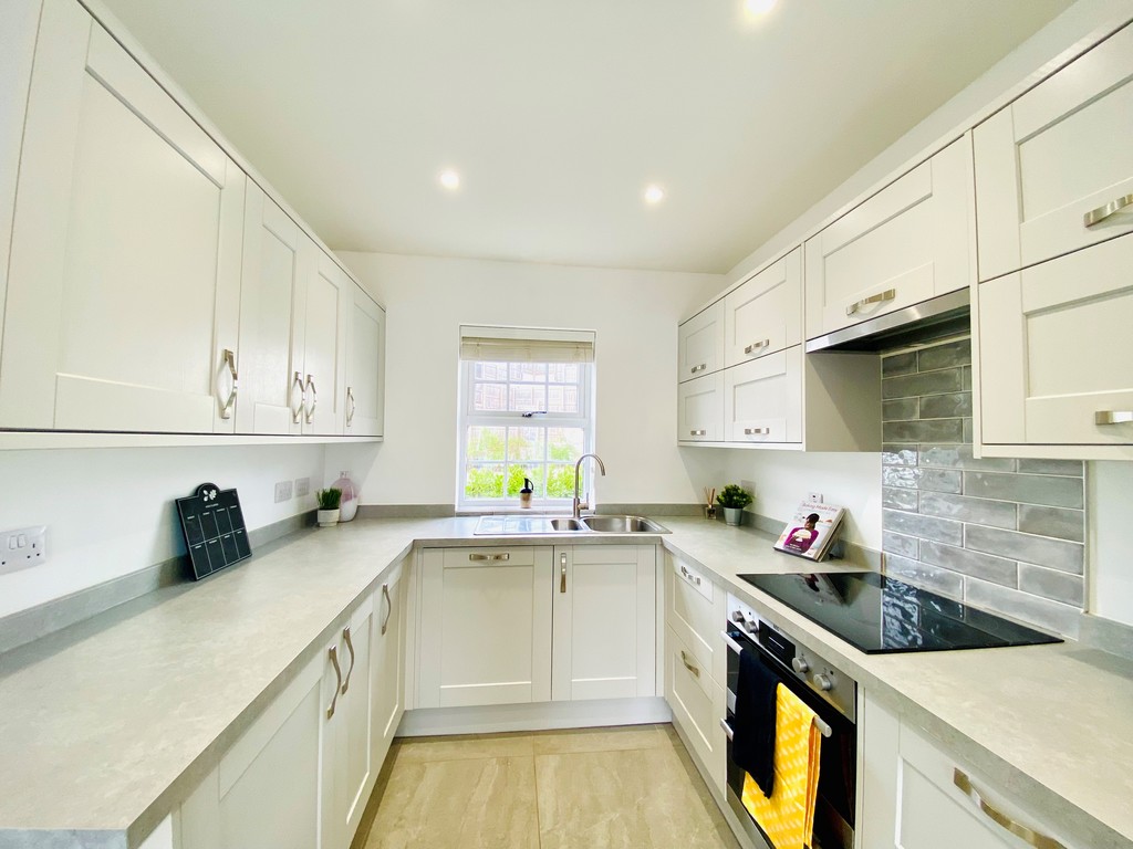 3 bed detached house for sale in Tarka Way, Crediton  - Property Image 4