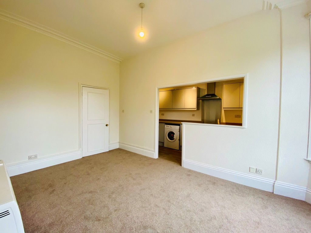 2 bed apartment for sale in Queens Crescent, Exeter  - Property Image 2