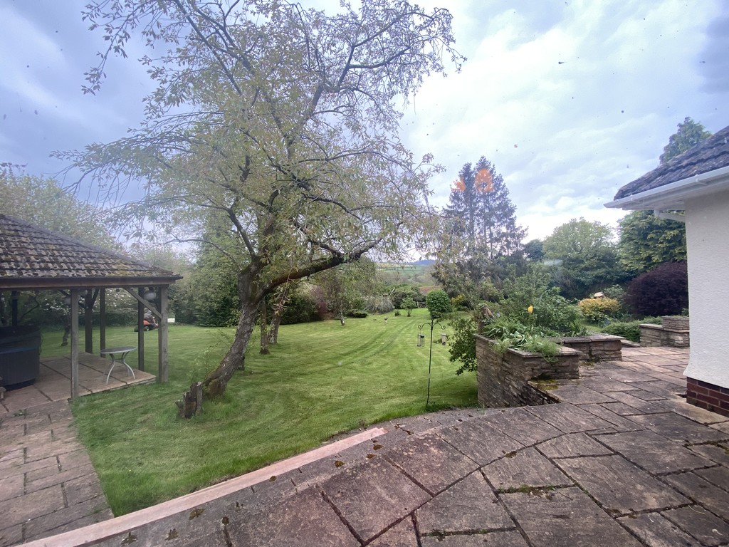 4 bed detached bungalow to rent in Moorlake, CREDITON 19