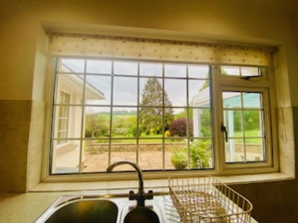 4 bed detached bungalow to rent, CREDITON  - Property Image 5