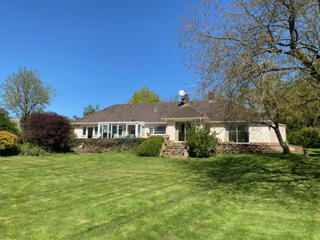 4 bed detached bungalow to rent in Moorlake, CREDITON