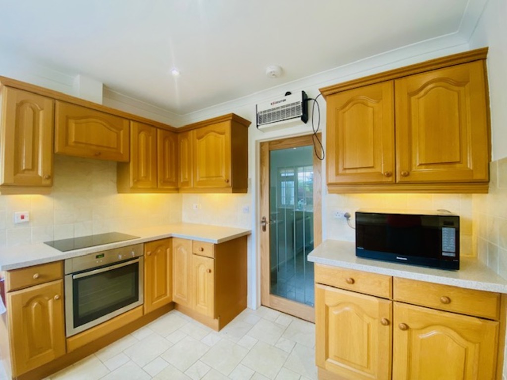 4 bed detached bungalow to rent, CREDITON  - Property Image 3