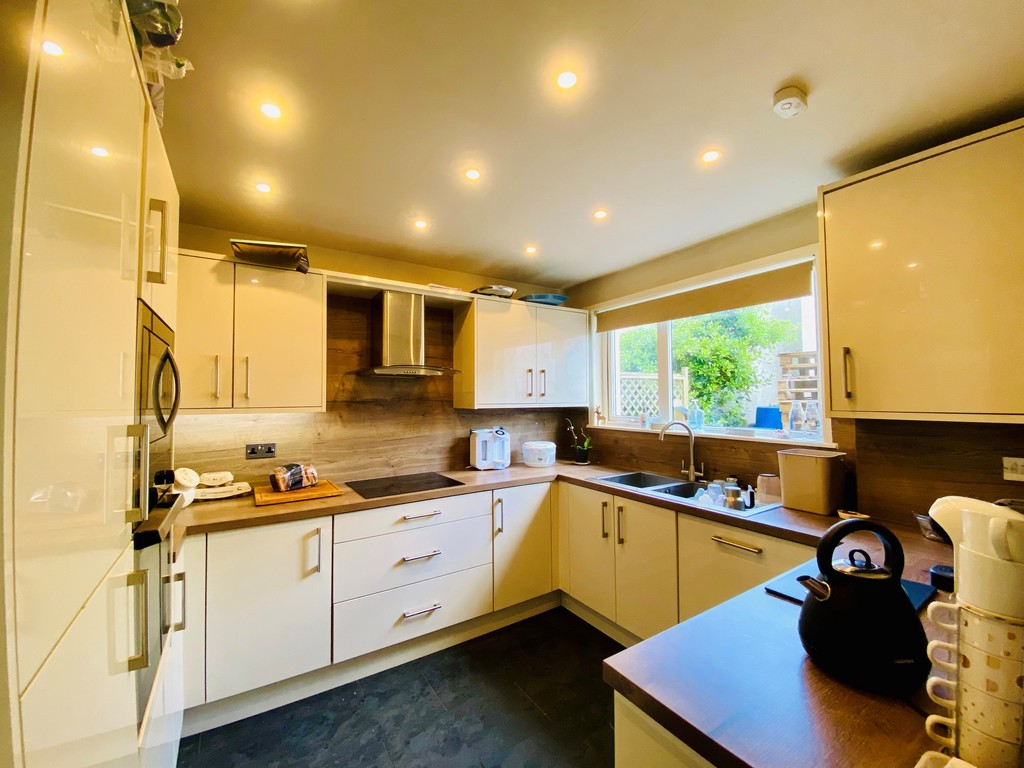 3 bed semi-detached house for sale in Hawthorn Road, Crediton  - Property Image 2