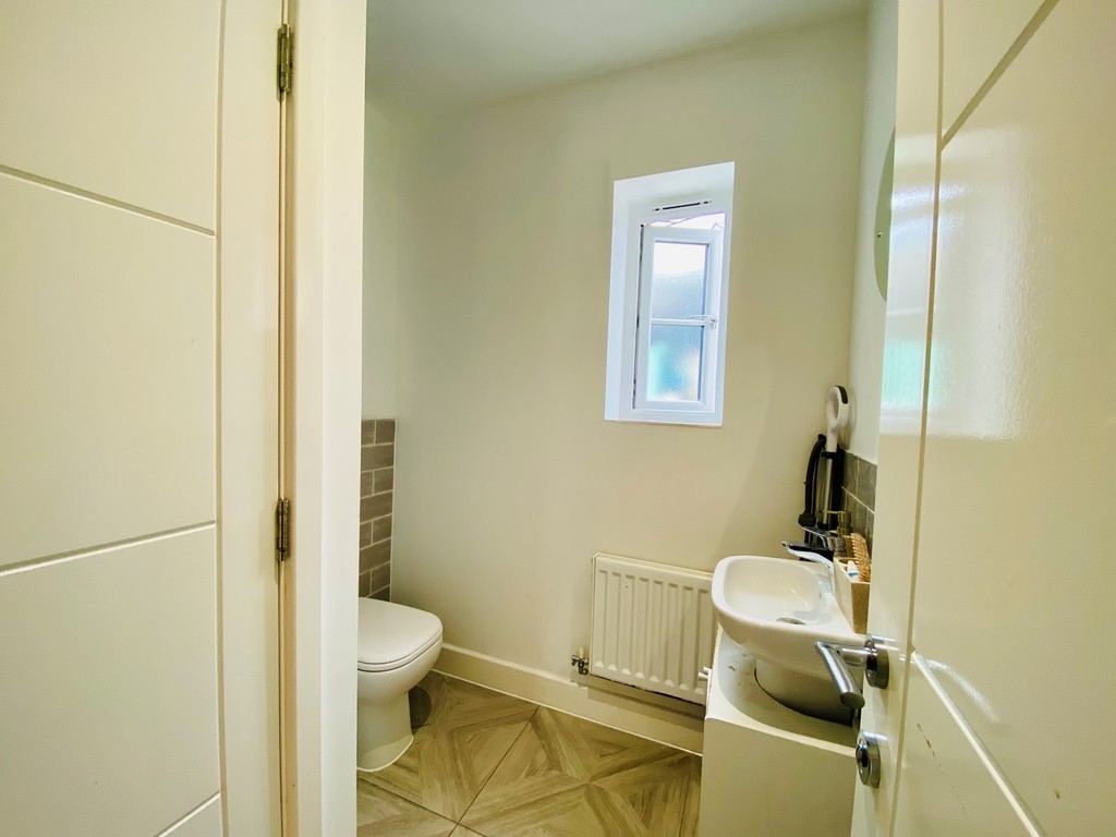 3 bed end of terrace house for sale in Tarka Way  - Property Image 5