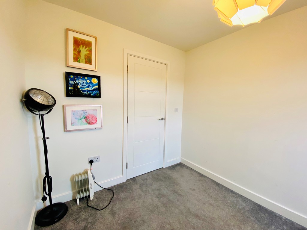 3 bed end of terrace house for sale in Tarka Way  - Property Image 11