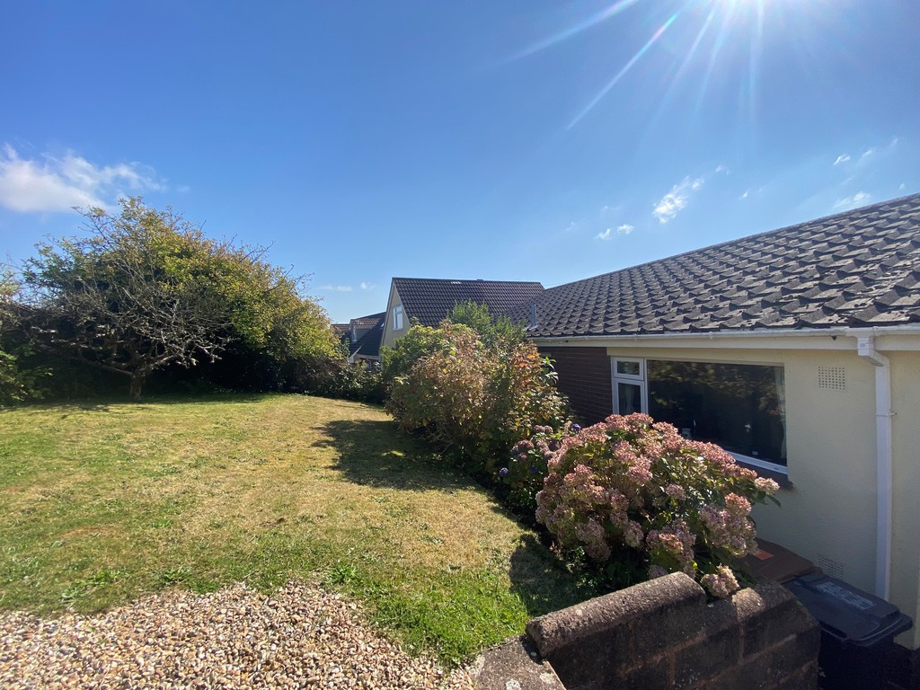 3 bed detached bungalow for sale in Okefield Road  - Property Image 8