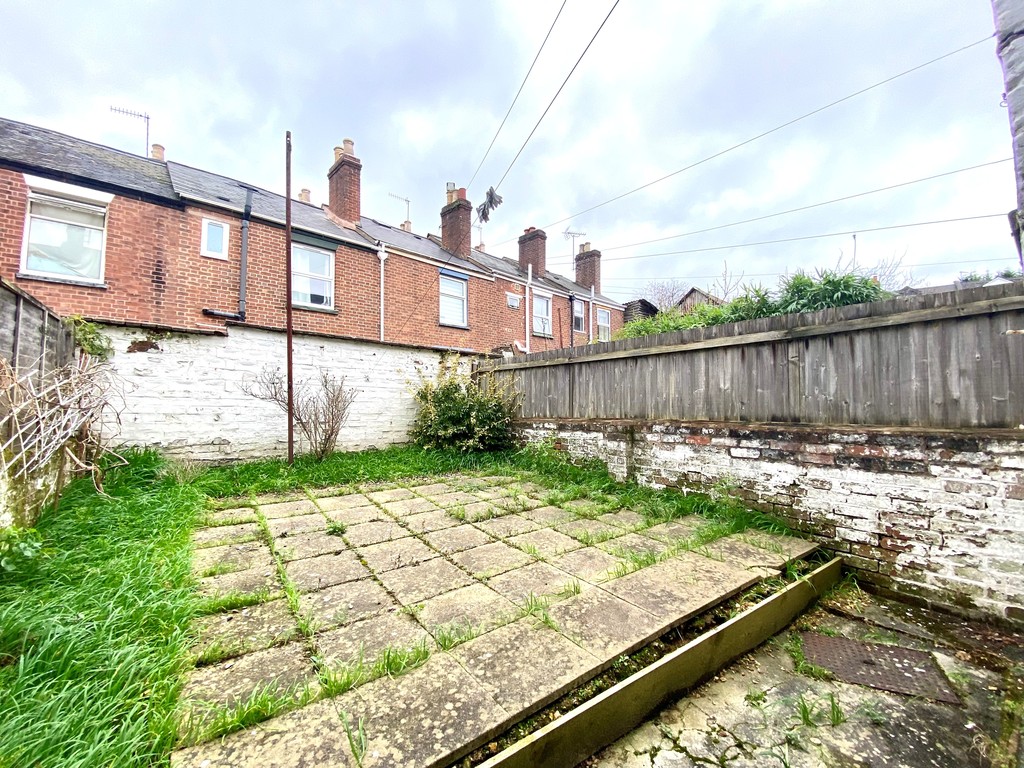 2 bed terraced house to rent in South View Terrace, Exeter  - Property Image 11