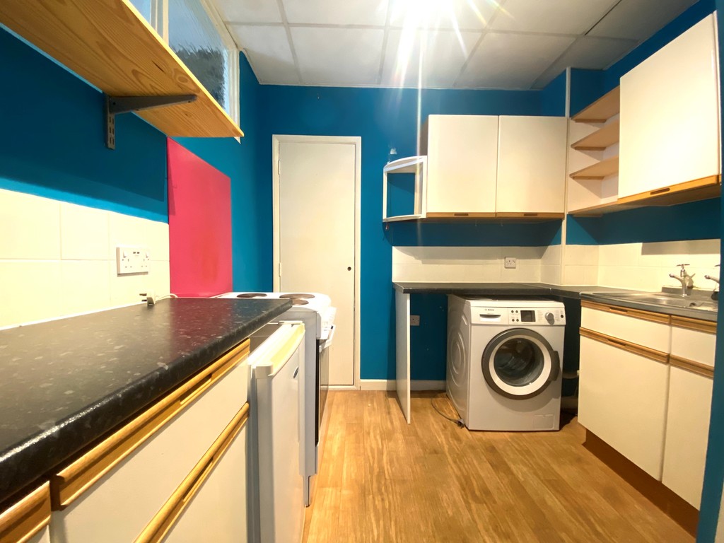 2 bed apartment for sale in Richmond Road, Exeter 3