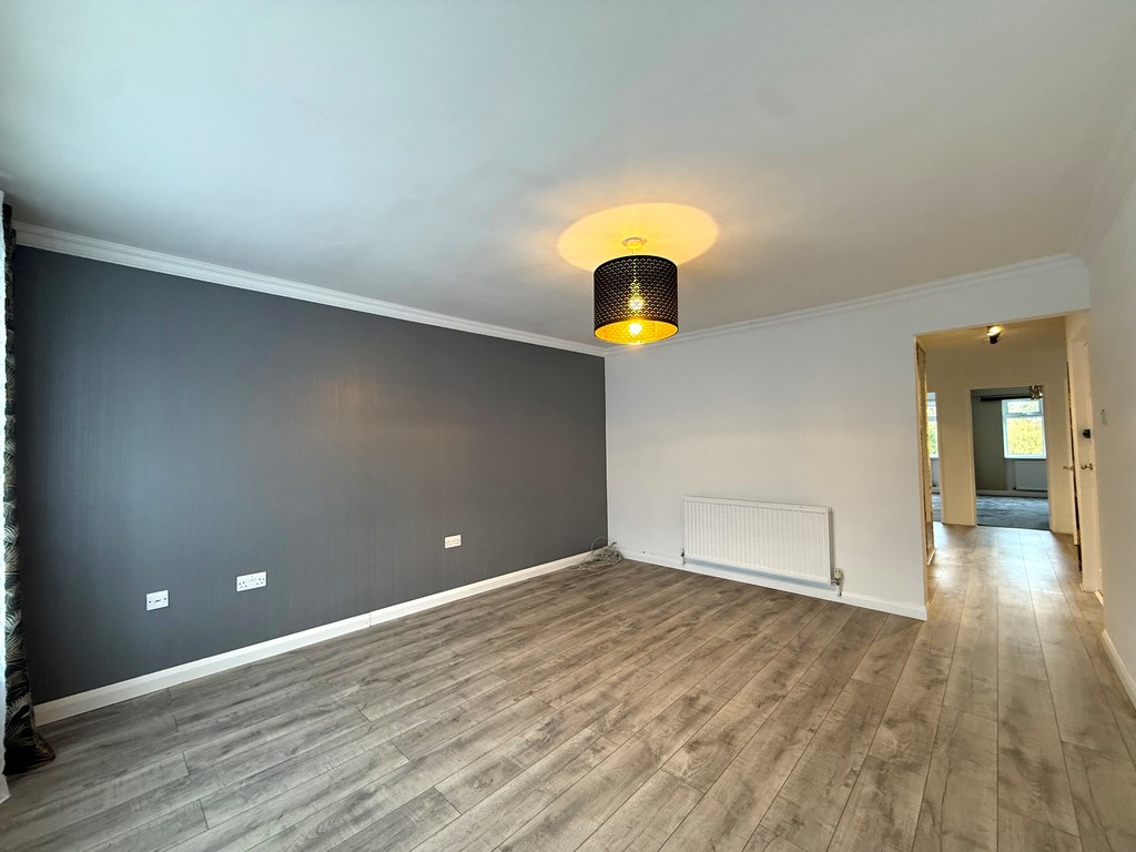 2 bed apartment for sale in Flat E, 27 Well Street  - Property Image 3