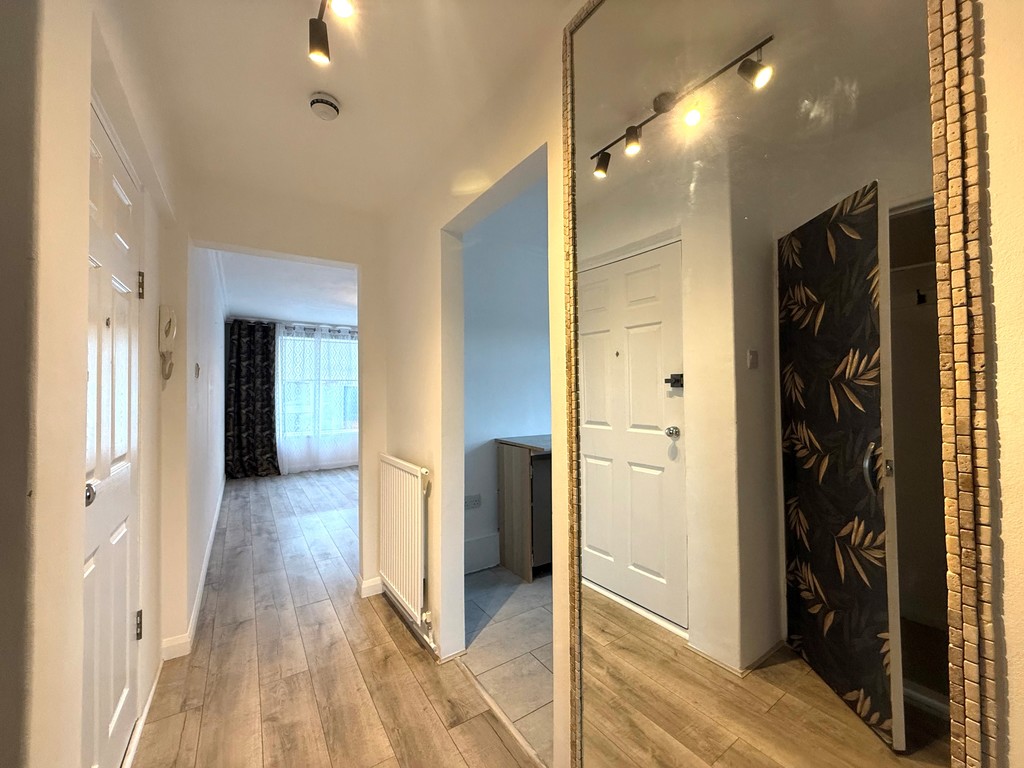 2 bed apartment for sale in Flat E, 27 Well Street  - Property Image 6