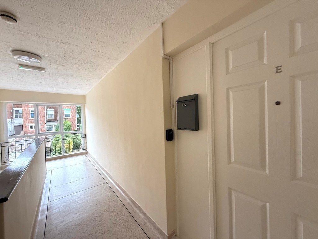 2 bed apartment for sale in Flat E, 27 Well Street 1