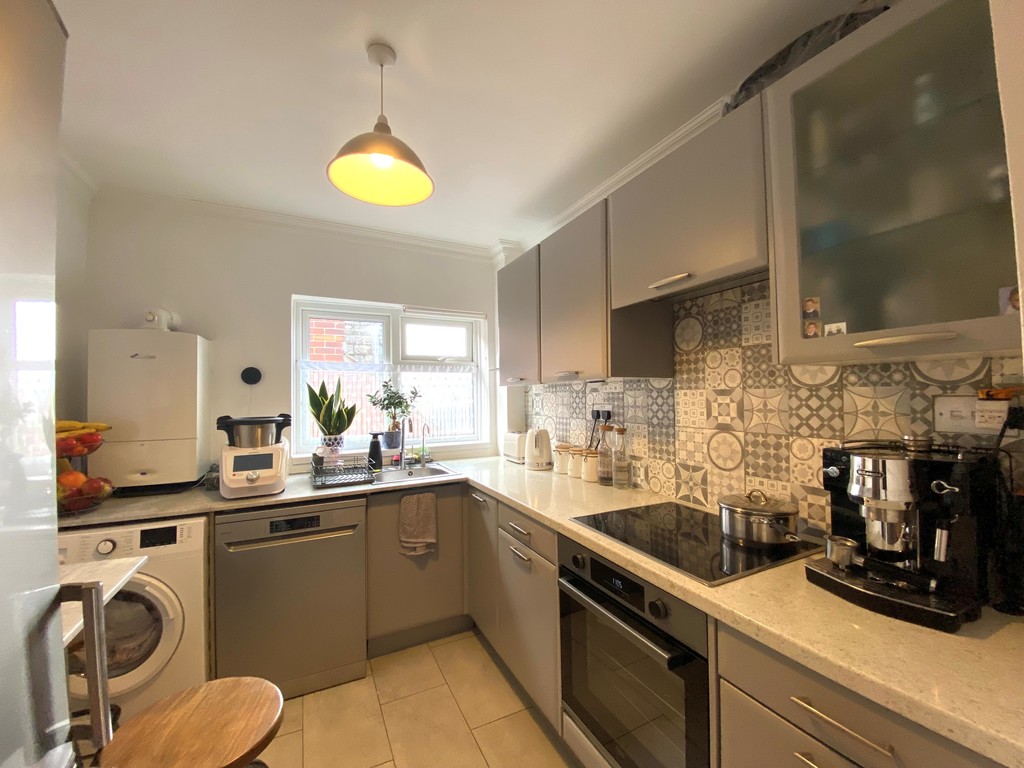 2 bed apartment for sale in Well Street, Exeter  - Property Image 2