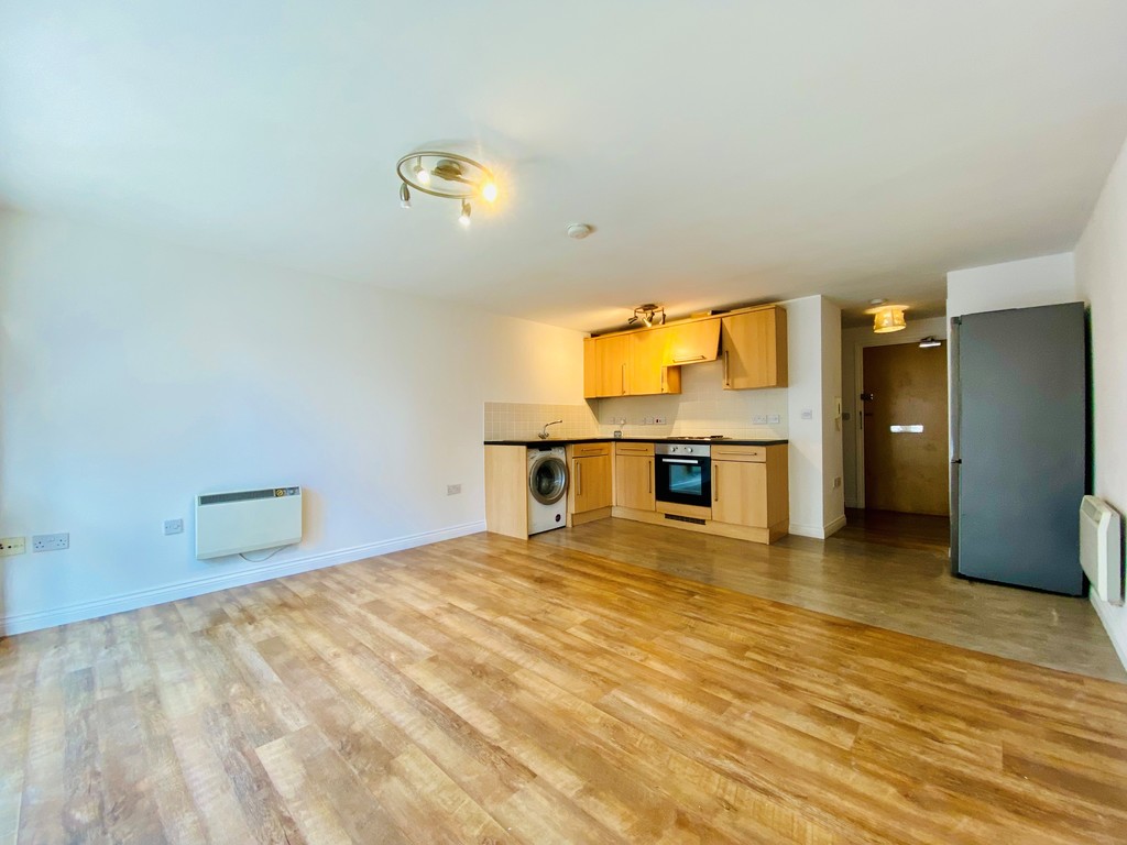 1 bed studio flat for sale in New North Road, Exeter - Property Image 1
