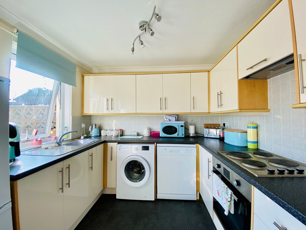 2 bed terraced house for sale in Tower Gardens, Crediton 6