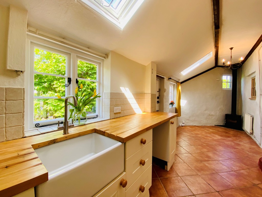 2 bed cottage for sale in Chapel Road, Alphington, Exeter 2