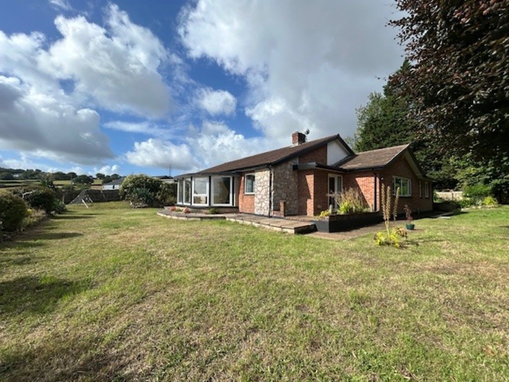 4 bed detached bungalow to rent in Gulliford Bungalows, Mamhead, EX6