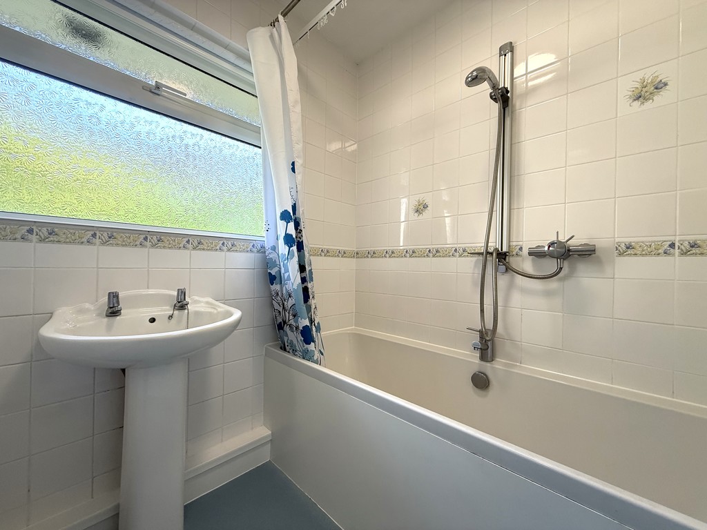3 bed detached bungalow to rent, Crediton  - Property Image 10