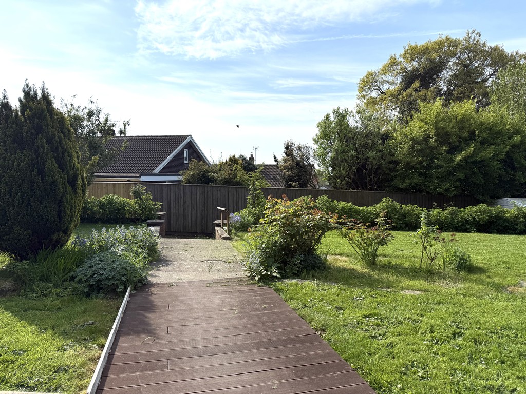 3 bed detached bungalow to rent in Morchard Bishop 16