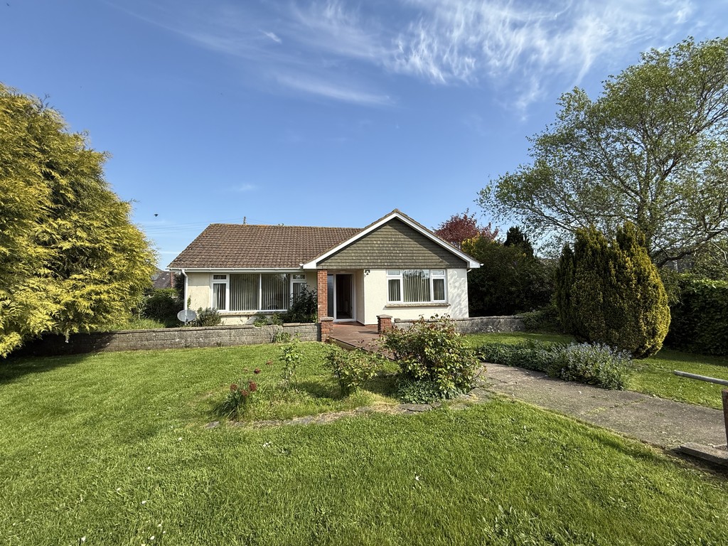 3 bed detached bungalow to rent, Crediton, EX17